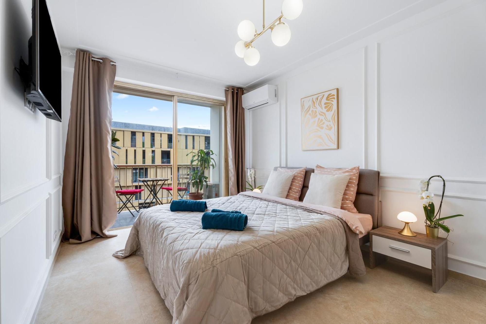 Elegant Avec Balcon Proche Et Tramway Appartement